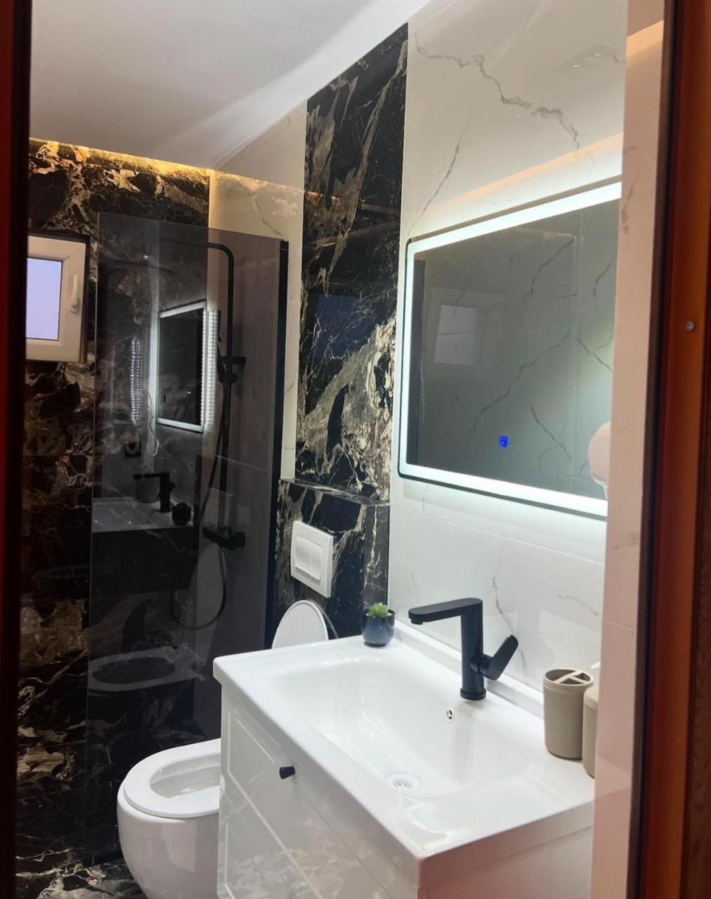 Hotel Europa Prishtina Pristina Kültér fotó