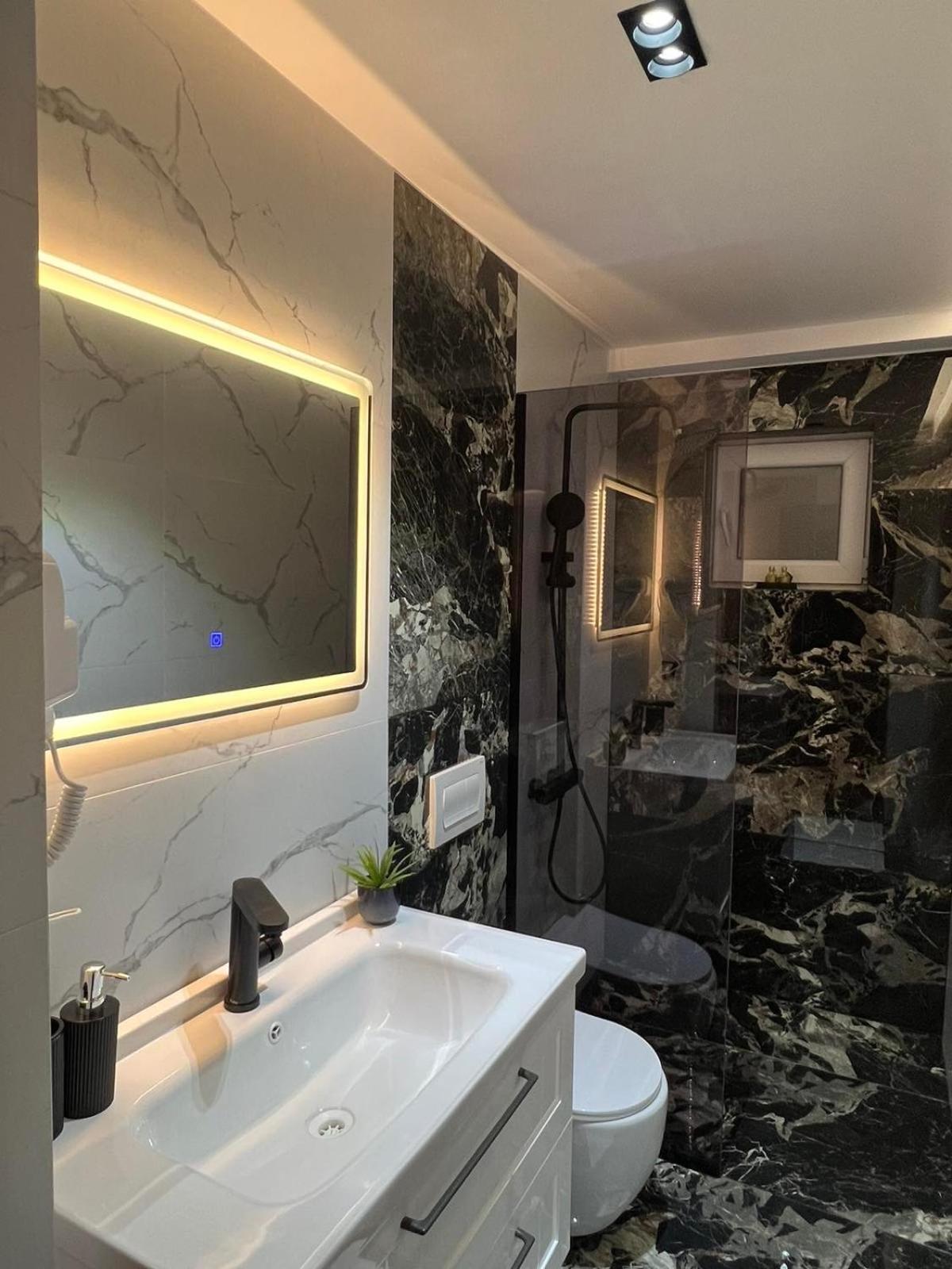 Hotel Europa Prishtina Pristina Kültér fotó